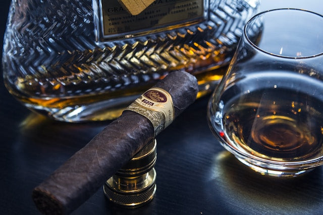 Elevate Your Tasting Experience: The Art of Pairing Cigars with Whiskey