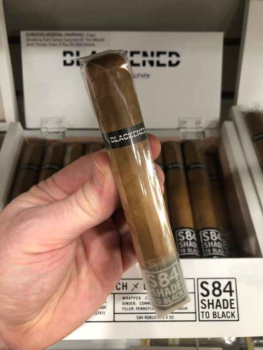 DE Blackened Shade to Black S84 - Robusto