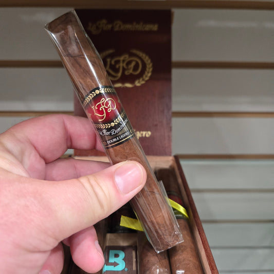 La Flor Dominicana - Double Ligero Chisel Natural