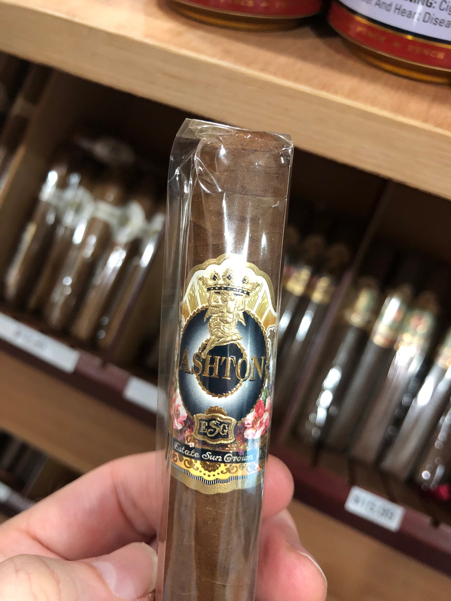 Ashton - Estate Sungrown 23-Year Salute (toro)