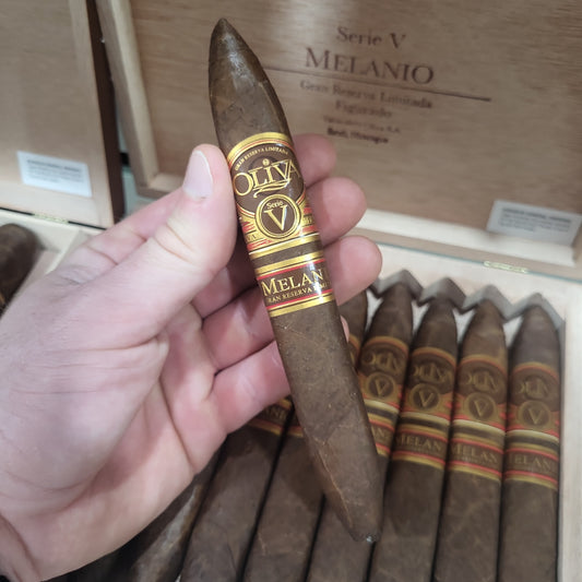 Oliva - Serie V Melanio Figurado 6.5×52