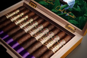 Opus X - Heaven and Earth Tauros the Bull Maduro