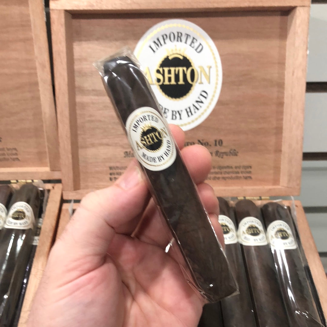 Ashton - Maduro Robusto